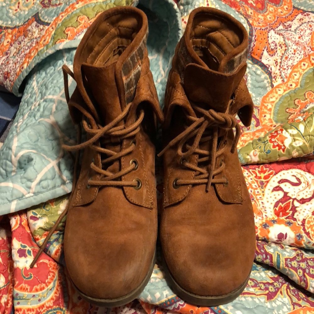 Short boots. Size 10 but fits like a 9